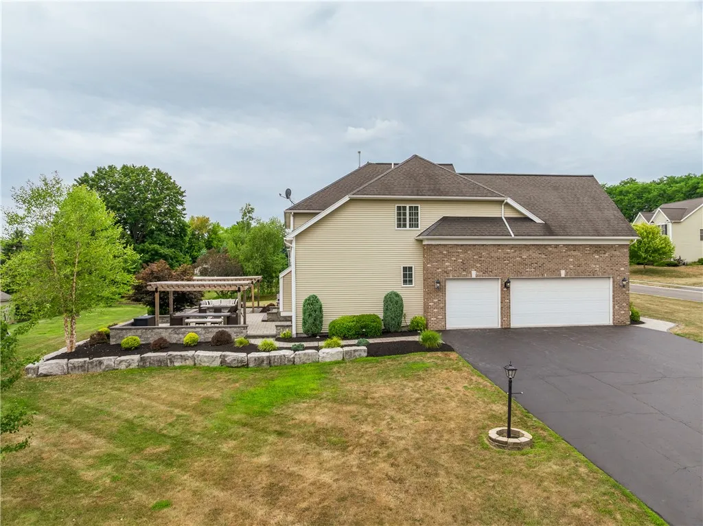 1 Cali Ridge, Penfield, New York 14450, Penfield, New York 14450, 5 Bedrooms Bedrooms, 9 Rooms Rooms,3 BathroomsBathrooms,Residential,Closed,1 Cali Ridge, Penfield, New York 14450,0,R1631611