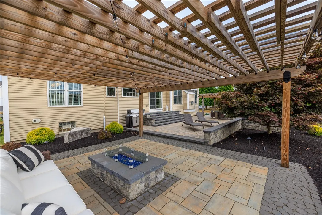1 Cali Ridge, Penfield, New York 14450, Penfield, New York 14450, 5 Bedrooms Bedrooms, 9 Rooms Rooms,3 BathroomsBathrooms,Residential,Closed,1 Cali Ridge, Penfield, New York 14450,0,R1631611