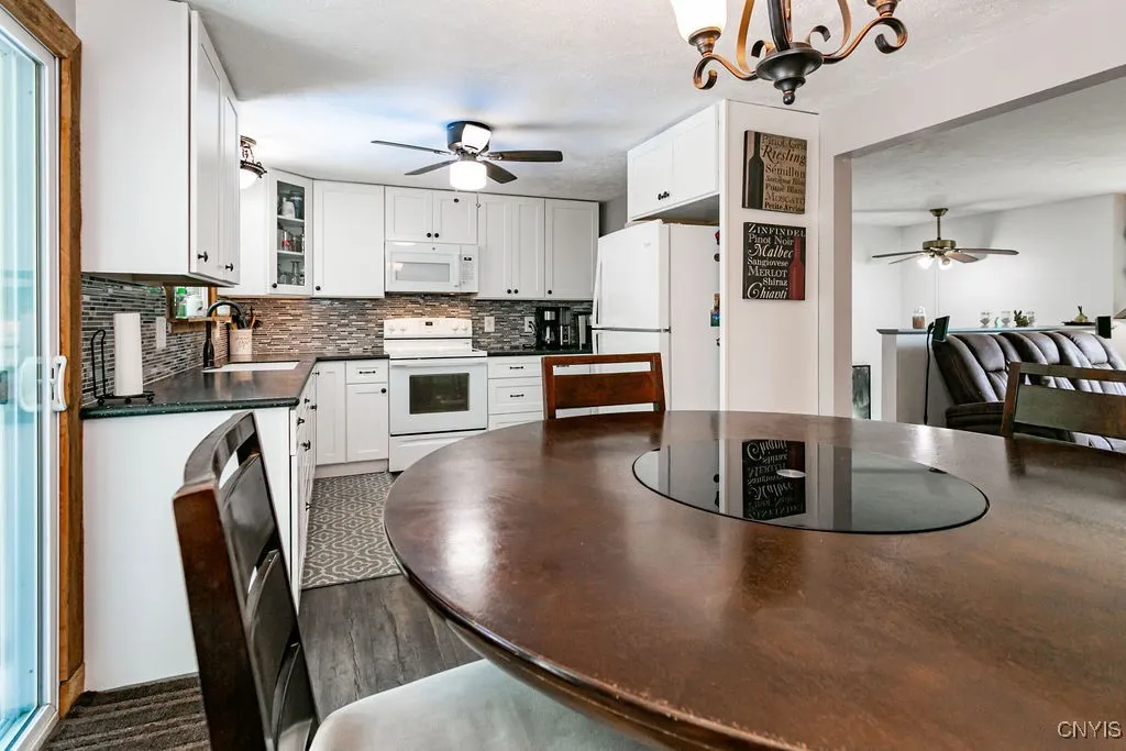 6240 Tobinlea Circle, Manlius, New York 13057, Manlius, New York 13057, 3 Bedrooms Bedrooms, 6 Rooms Rooms,1 BathroomBathrooms,Residential,Closed,6240 Tobinlea Circle, Manlius, New York 13057,0,S1631897