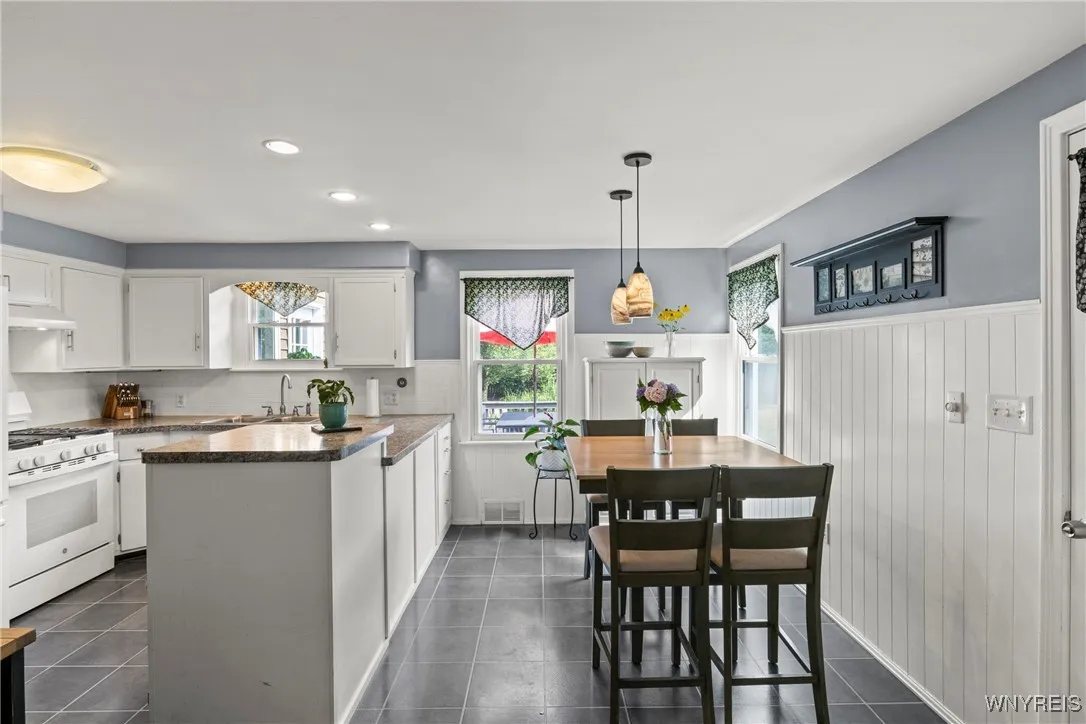 83 Highland Avenue, Orchard Park, New York 14127, Orchard Park, New York 14127, 3 Bedrooms Bedrooms, 7 Rooms Rooms,2 BathroomsBathrooms,Residential,For Sale,83 Highland Avenue, Orchard Park, New York 14127,0,B1631793