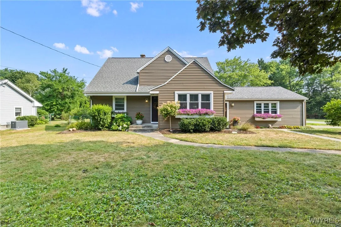 83 Highland Avenue, Orchard Park, New York 14127, Orchard Park, New York 14127, 3 Bedrooms Bedrooms, 7 Rooms Rooms,2 BathroomsBathrooms,Residential,For Sale,83 Highland Avenue, Orchard Park, New York 14127,0,B1631793