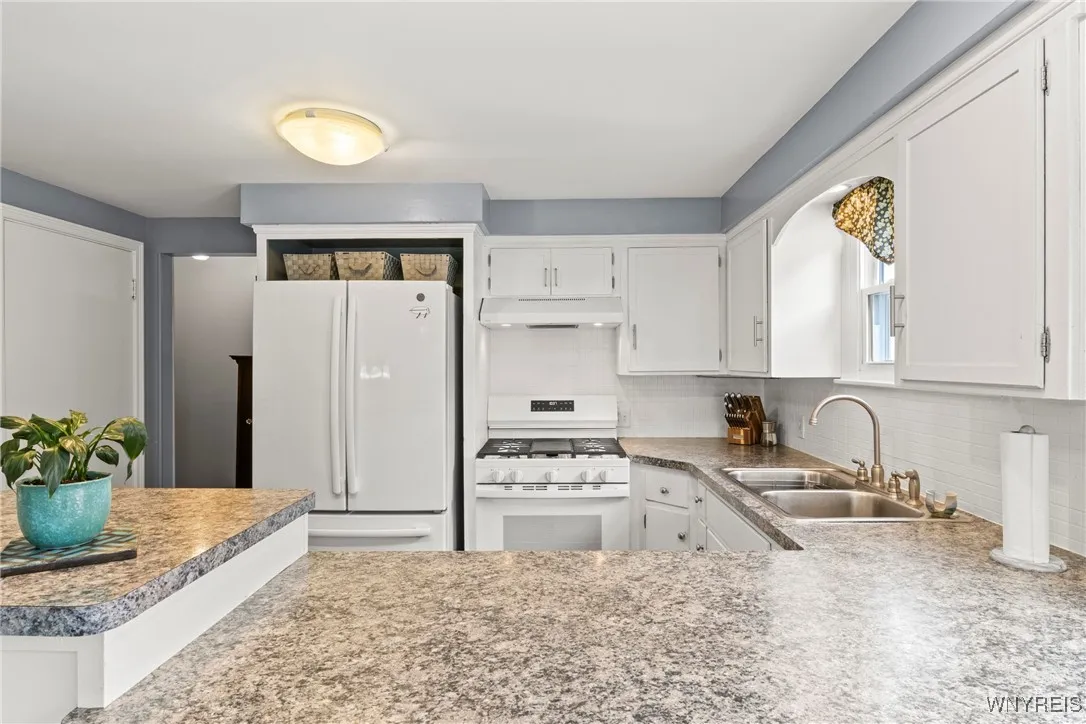 83 Highland Avenue, Orchard Park, New York 14127, Orchard Park, New York 14127, 3 Bedrooms Bedrooms, 7 Rooms Rooms,2 BathroomsBathrooms,Residential,For Sale,83 Highland Avenue, Orchard Park, New York 14127,0,B1631793