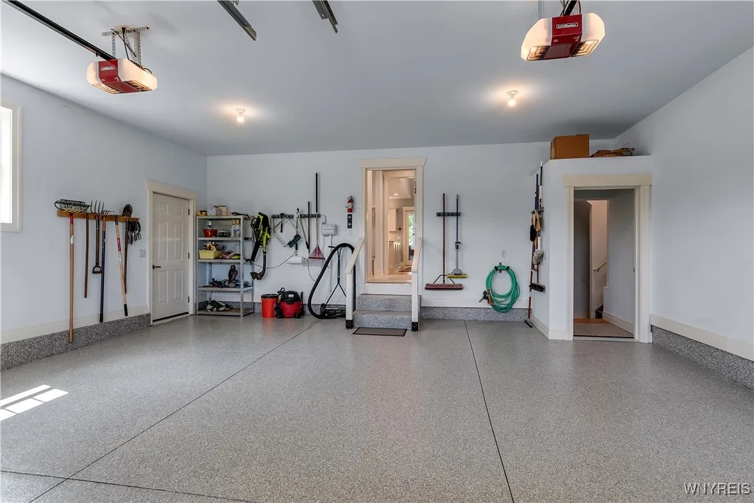Garage with additional direct access to the basement