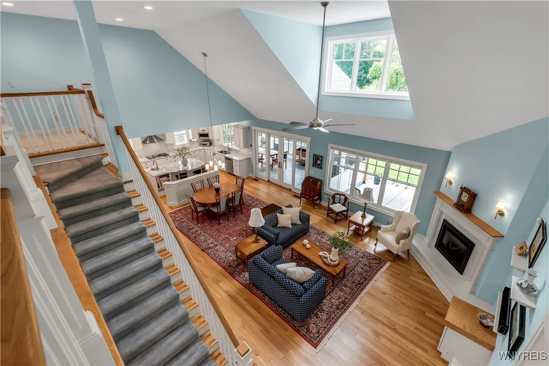 Wonderful open staircase