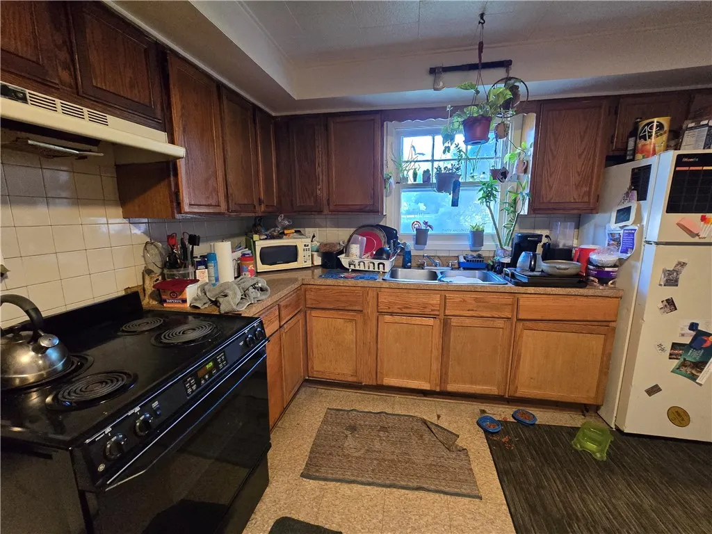 270 Lexington Avenue 270, Rochester, New York 1461, Rochester, New York 14613, 6 Bedrooms Bedrooms, ,3 BathroomsBathrooms,Residential,Closed,270 Lexington Avenue 270, Rochester, New York 1461,0,R1631875