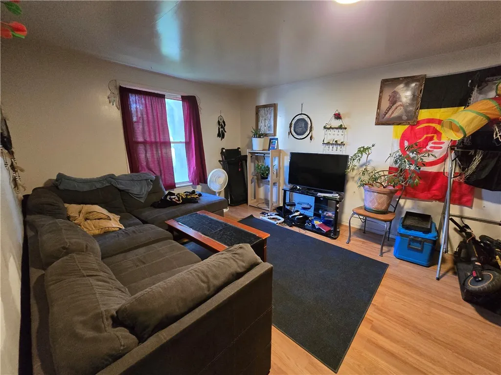 270 Lexington Avenue 270, Rochester, New York 1461, Rochester, New York 14613, 6 Bedrooms Bedrooms, ,3 BathroomsBathrooms,Residential,Closed,270 Lexington Avenue 270, Rochester, New York 1461,0,R1631875