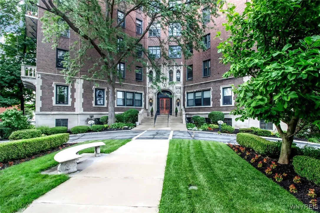 800 West Ferry Street 3bb, Buffalo, New York 14222, Buffalo, New York 14222, 1 Bedroom Bedrooms, 5 Rooms Rooms,1 BathroomBathrooms,Residential,For Sale,800 West Ferry Street 3bb, Buffalo, New York 14222,B1632338