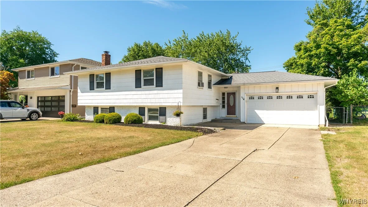 114 Robin Hill Drive, Amherst, New York 14221, Amherst, New York 14221, 4 Bedrooms Bedrooms, 9 Rooms Rooms,2 BathroomsBathrooms,Residential,For Sale,114 Robin Hill Drive, Amherst, New York 14221,0,B1632027