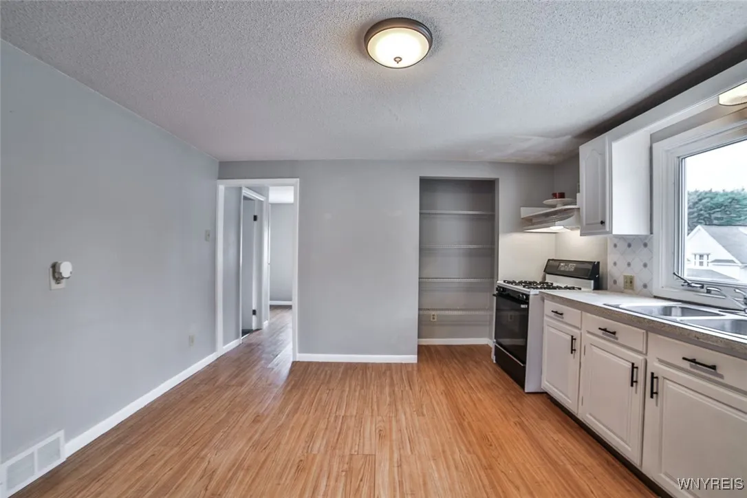 140 Aldrich Place, Buffalo, New York 14220, Buffalo, New York 14220, 5 Bedrooms Bedrooms, ,2 BathroomsBathrooms,Residential,Closed,140 Aldrich Place, Buffalo, New York 14220,0,B1631470