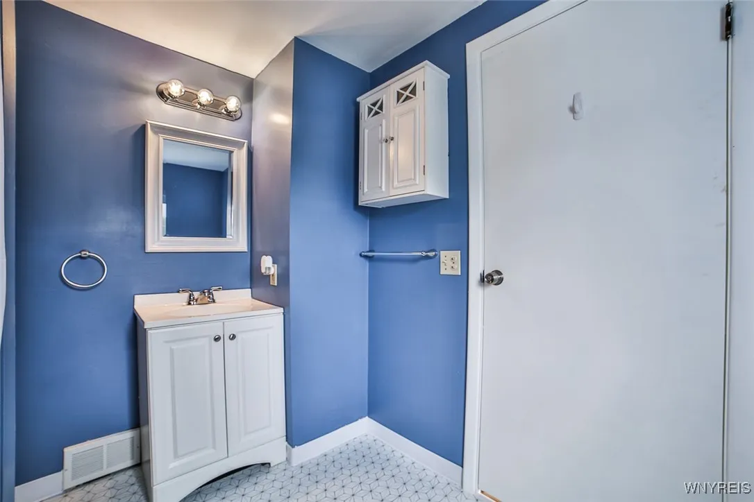 140 Aldrich Place, Buffalo, New York 14220, Buffalo, New York 14220, 5 Bedrooms Bedrooms, ,2 BathroomsBathrooms,Residential,Closed,140 Aldrich Place, Buffalo, New York 14220,0,B1631470
