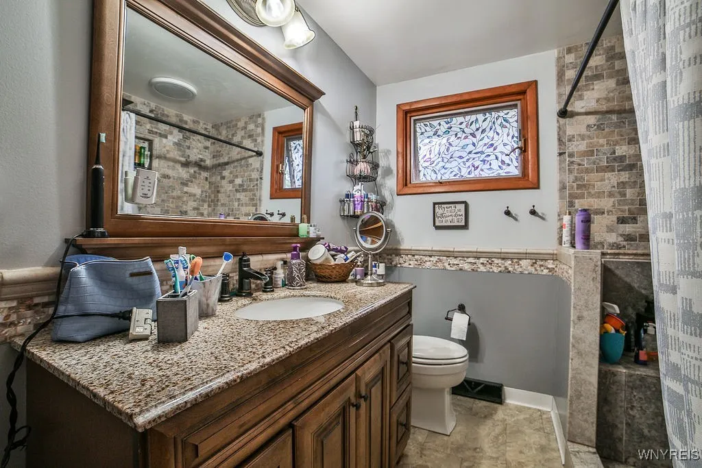 78 Dale Drive, North Tonawanda, New York 14120, North Tonawanda, New York 14120, 4 Bedrooms Bedrooms, 8 Rooms Rooms,2 BathroomsBathrooms,Residential,Closed,78 Dale Drive, North Tonawanda, New York 14120,0,B1632382