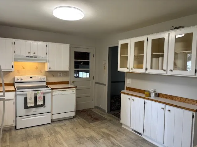 85 Lalanne Road, Henrietta, New York 14623, Henrietta, New York 14623, 2 Bedrooms Bedrooms, 5 Rooms Rooms,1 BathroomBathrooms,Residential,Closed,85 Lalanne Road, Henrietta, New York 14623,0,R1632194