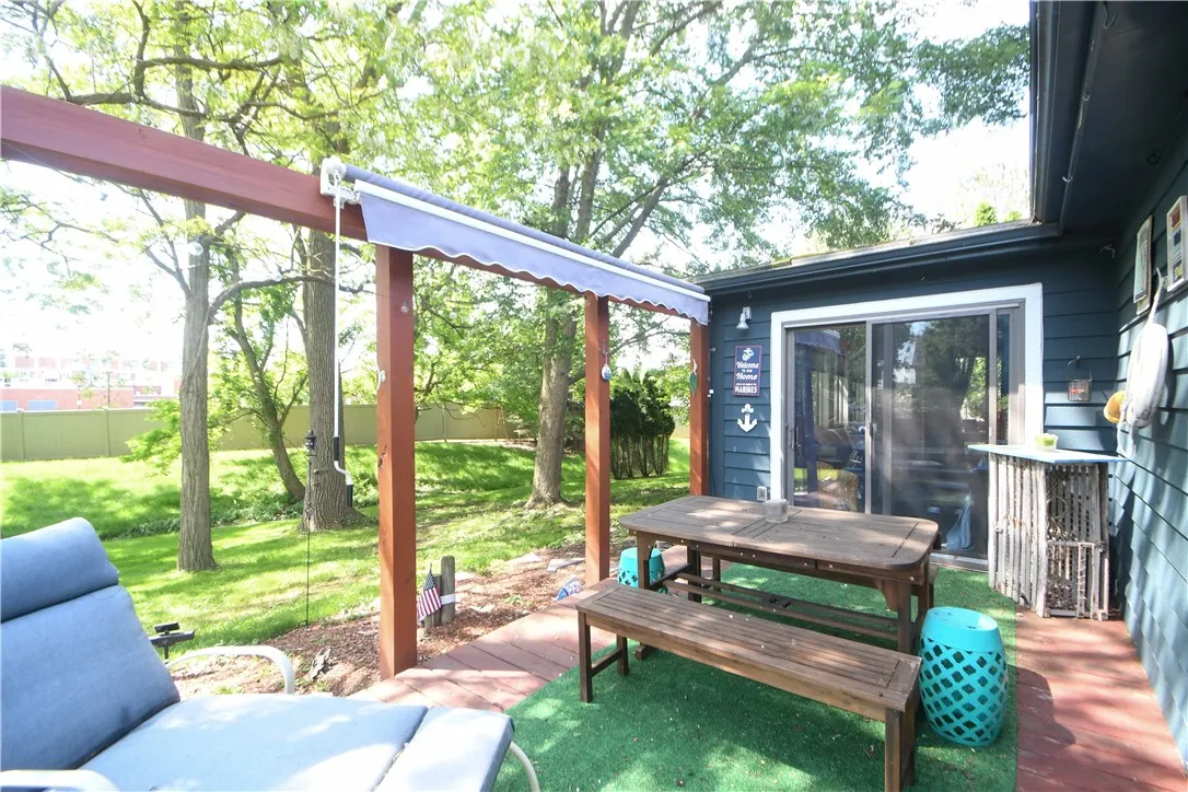 Retractable awning over the rear deck!