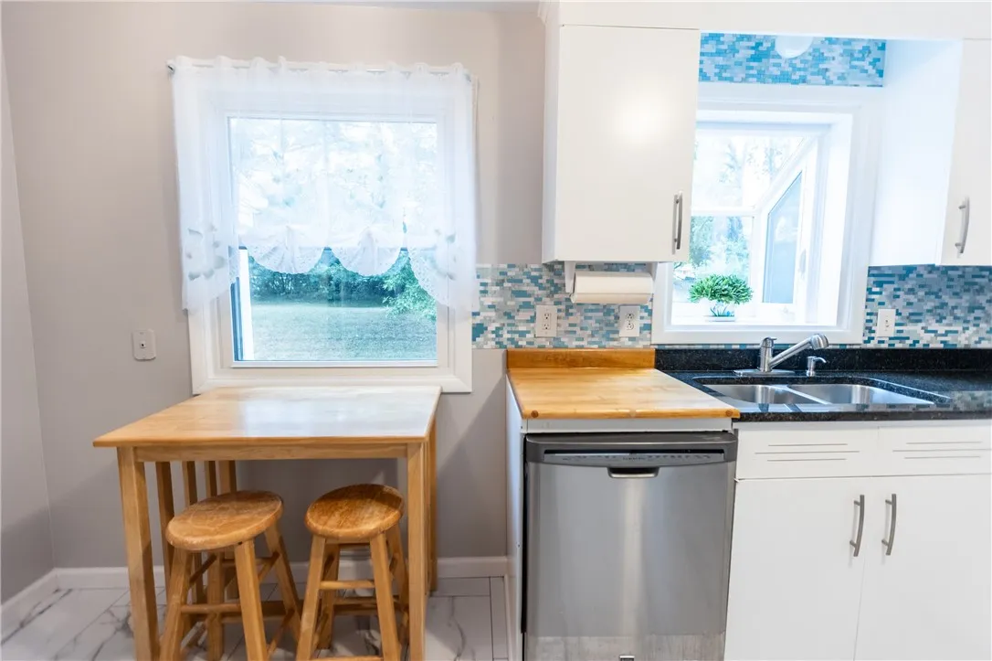 87 Colony Lane, Henrietta, New York 14623, Henrietta, New York 14623, 3 Bedrooms Bedrooms, 6 Rooms Rooms,1 BathroomBathrooms,Residential,For Sale,87 Colony Lane, Henrietta, New York 14623,0,R1632196