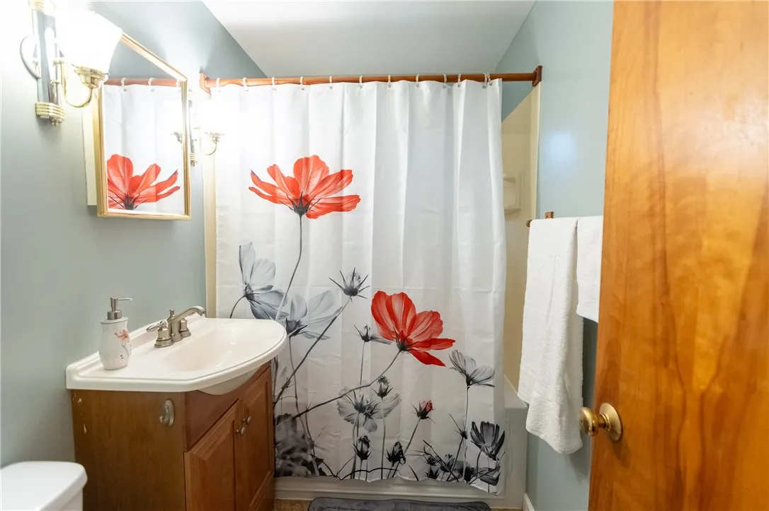 87 Colony Lane, Henrietta, New York 14623, Henrietta, New York 14623, 3 Bedrooms Bedrooms, 6 Rooms Rooms,1 BathroomBathrooms,Residential,For Sale,87 Colony Lane, Henrietta, New York 14623,0,R1632196