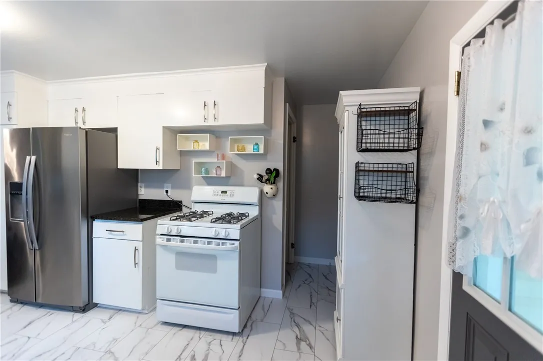 87 Colony Lane, Henrietta, New York 14623, Henrietta, New York 14623, 3 Bedrooms Bedrooms, 6 Rooms Rooms,1 BathroomBathrooms,Residential,For Sale,87 Colony Lane, Henrietta, New York 14623,0,R1632196