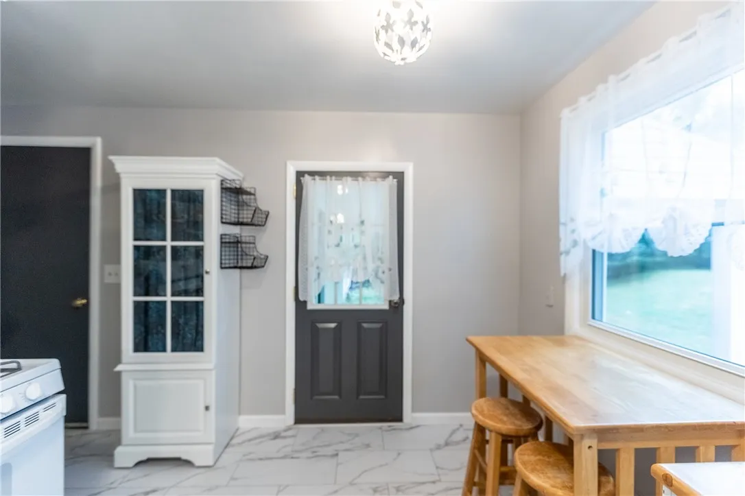 87 Colony Lane, Henrietta, New York 14623, Henrietta, New York 14623, 3 Bedrooms Bedrooms, 6 Rooms Rooms,1 BathroomBathrooms,Residential,For Sale,87 Colony Lane, Henrietta, New York 14623,0,R1632196