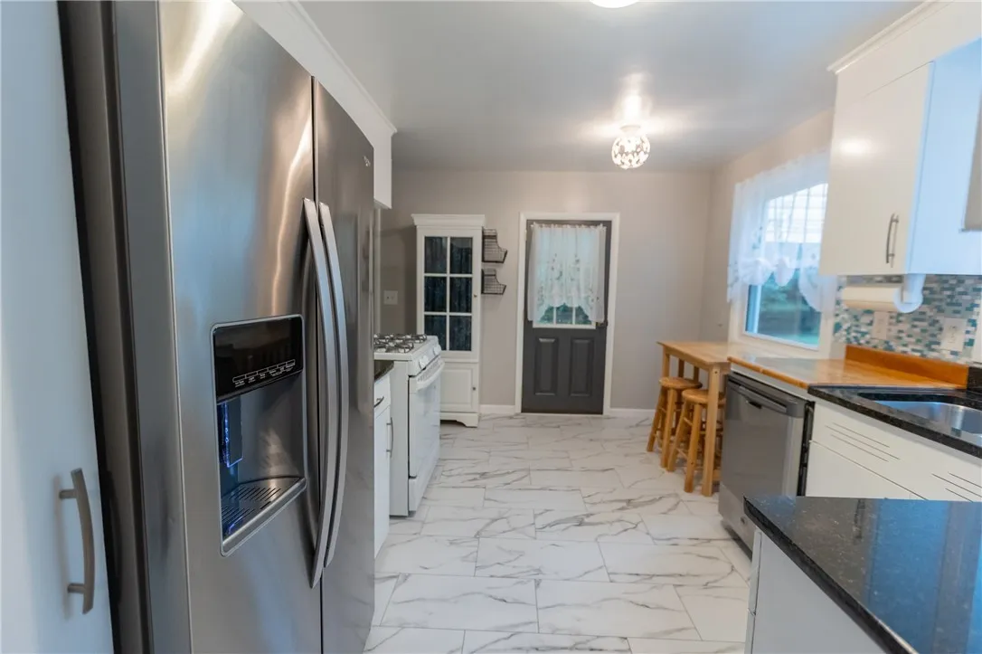 87 Colony Lane, Henrietta, New York 14623, Henrietta, New York 14623, 3 Bedrooms Bedrooms, 6 Rooms Rooms,1 BathroomBathrooms,Residential,For Sale,87 Colony Lane, Henrietta, New York 14623,0,R1632196