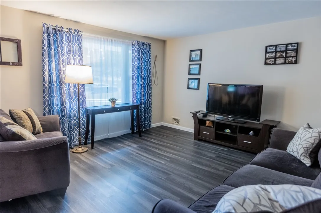 87 Colony Lane, Henrietta, New York 14623, Henrietta, New York 14623, 3 Bedrooms Bedrooms, 6 Rooms Rooms,1 BathroomBathrooms,Residential,For Sale,87 Colony Lane, Henrietta, New York 14623,0,R1632196