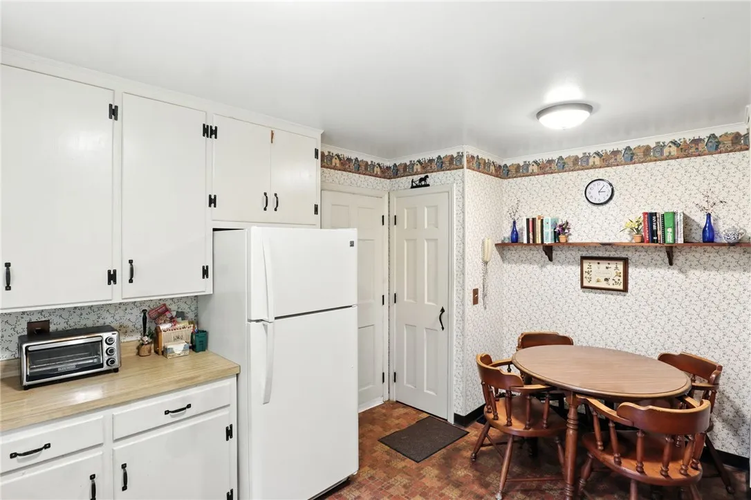 22 Hearthstone Road, Pittsford, New York 14534, Pittsford, New York 14534, 4 Bedrooms Bedrooms, 10 Rooms Rooms,2 BathroomsBathrooms,Residential,Closed,22 Hearthstone Road, Pittsford, New York 14534,0,R1631475