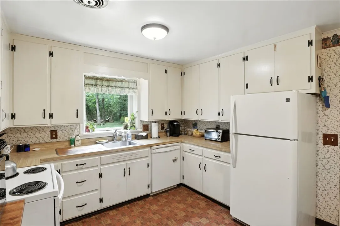 22 Hearthstone Road, Pittsford, New York 14534, Pittsford, New York 14534, 4 Bedrooms Bedrooms, 10 Rooms Rooms,2 BathroomsBathrooms,Residential,Closed,22 Hearthstone Road, Pittsford, New York 14534,0,R1631475