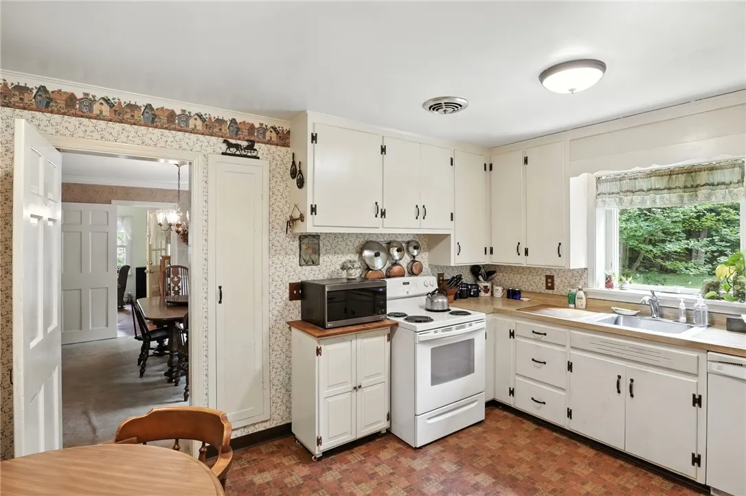 22 Hearthstone Road, Pittsford, New York 14534, Pittsford, New York 14534, 4 Bedrooms Bedrooms, 10 Rooms Rooms,2 BathroomsBathrooms,Residential,Closed,22 Hearthstone Road, Pittsford, New York 14534,0,R1631475