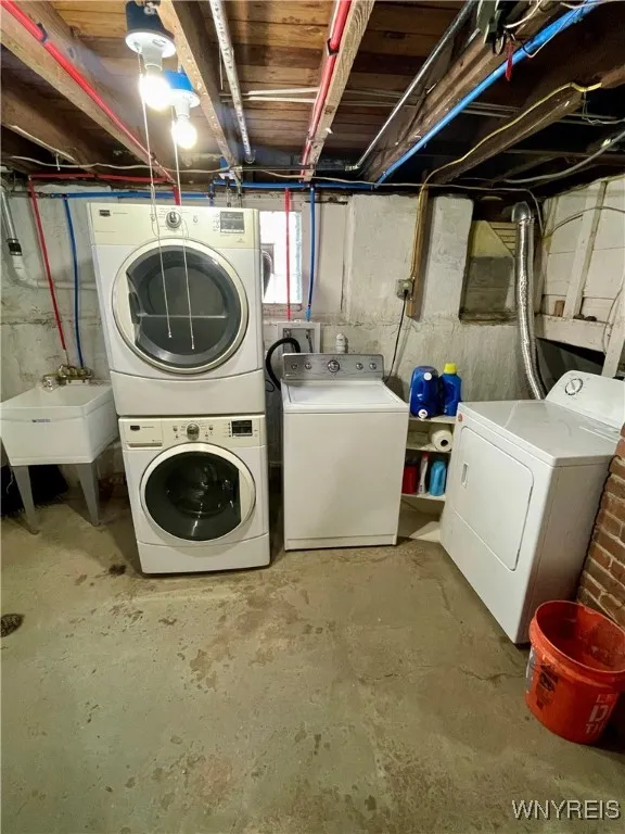 126 Crowley, Buffalo, New York 14207, Buffalo, New York 14207, 3 Bedrooms Bedrooms, 5 Rooms Rooms,1 BathroomBathrooms,Residential Lease,Closed,126 Crowley, Buffalo, New York 14207,0,B1632362