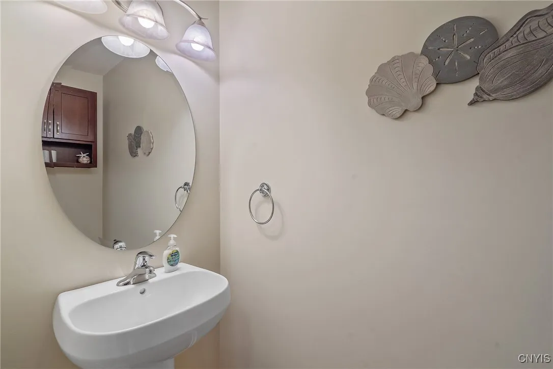 7042 Cattlemans Crossing Road, Cicero, New York 13, Cicero, New York 13039, 3 Bedrooms Bedrooms, 7 Rooms Rooms,2 BathroomsBathrooms,Residential,Closed,7042 Cattlemans Crossing Road, Cicero, New York 13,0,S1632406