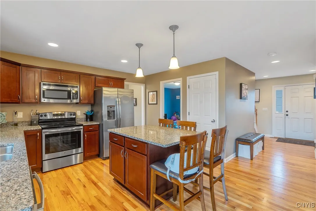 7042 Cattlemans Crossing Road, Cicero, New York 13, Cicero, New York 13039, 3 Bedrooms Bedrooms, 7 Rooms Rooms,2 BathroomsBathrooms,Residential,Closed,7042 Cattlemans Crossing Road, Cicero, New York 13,0,S1632406