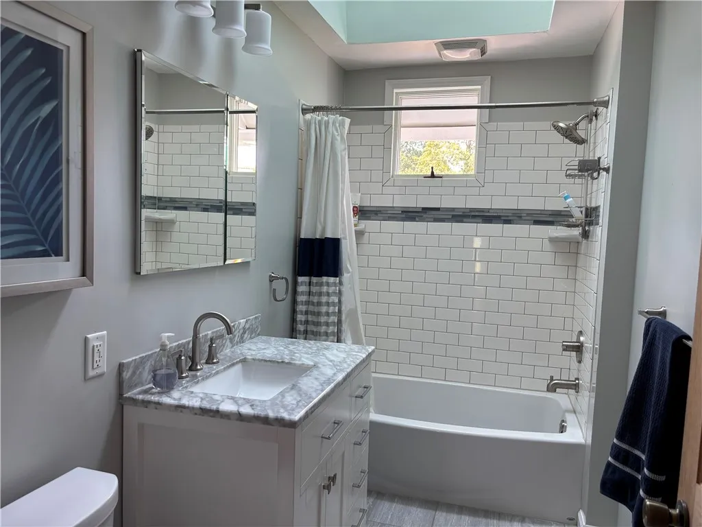 2nd upstairs bathroom