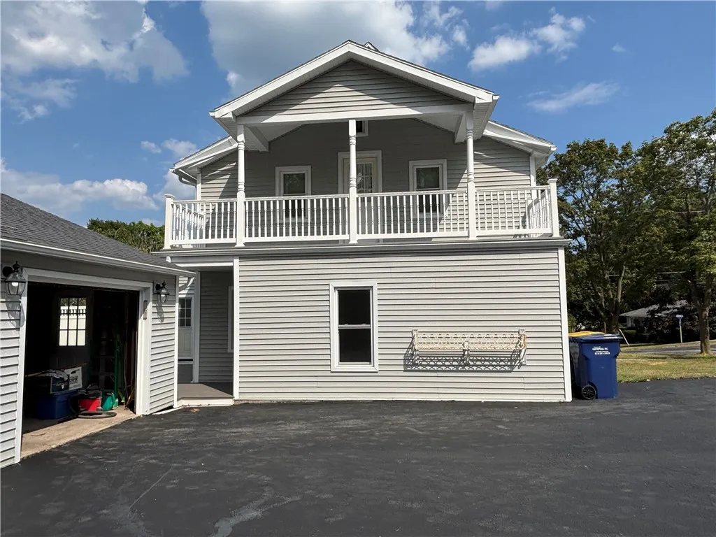 Main bedroom balcony