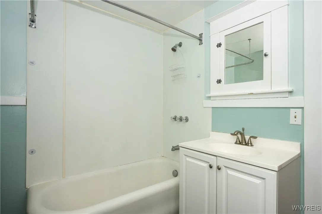 5557 Seneca Street, West Seneca, New York 14224, West Seneca, New York 14224, 5 Bedrooms Bedrooms, ,2 BathroomsBathrooms,Residential,For Sale,5557 Seneca Street, West Seneca, New York 14224,B1632293