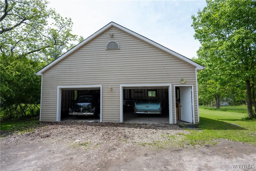 5557 Seneca Street, West Seneca, New York 14224, West Seneca, New York 14224, 5 Bedrooms Bedrooms, ,2 BathroomsBathrooms,Residential,For Sale,5557 Seneca Street, West Seneca, New York 14224,B1632293