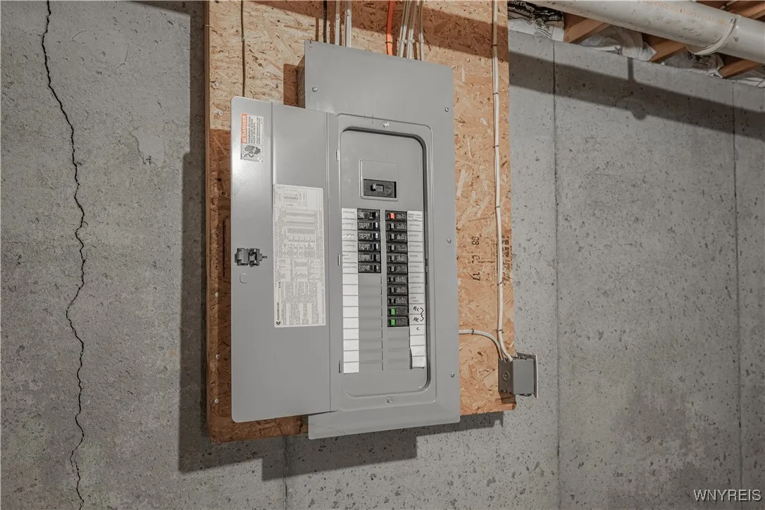 5466 Niagara Street Extension, Lockport Town, New, Lockport Town, New York 14094, 3 Bedrooms Bedrooms, 8 Rooms Rooms,1 BathroomBathrooms,Residential,Closed,5466 Niagara Street Extension, Lockport Town, New ,0,B1631752