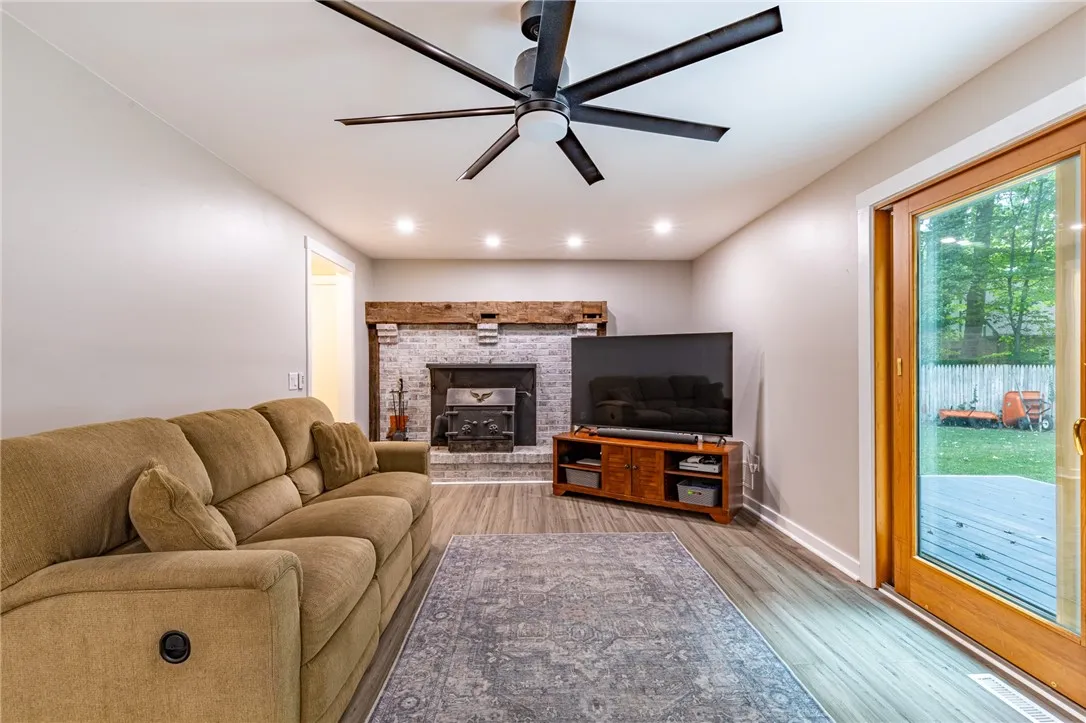 725 Gasberry Lane, Webster, New York 14580, Webster, New York 14580, 4 Bedrooms Bedrooms, 9 Rooms Rooms,1 BathroomBathrooms,Residential,Closed,725 Gasberry Lane, Webster, New York 14580,0,R1632206