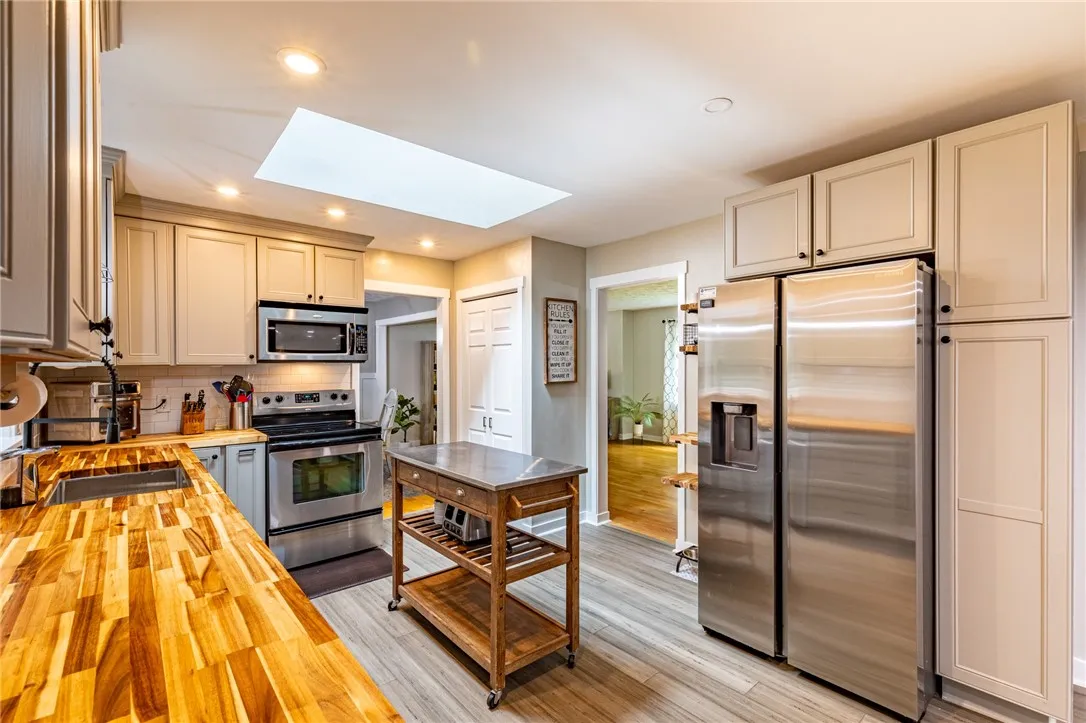 725 Gasberry Lane, Webster, New York 14580, Webster, New York 14580, 4 Bedrooms Bedrooms, 9 Rooms Rooms,1 BathroomBathrooms,Residential,Closed,725 Gasberry Lane, Webster, New York 14580,0,R1632206