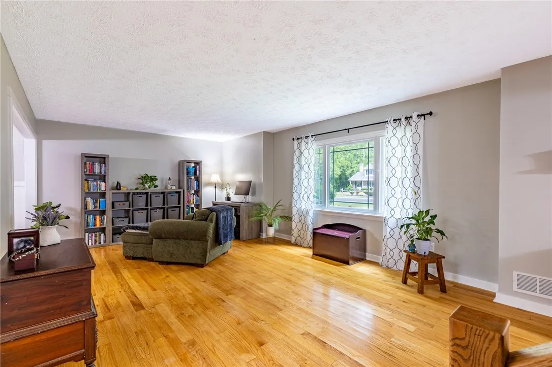 725 Gasberry Lane, Webster, New York 14580, Webster, New York 14580, 4 Bedrooms Bedrooms, 9 Rooms Rooms,1 BathroomBathrooms,Residential,Closed,725 Gasberry Lane, Webster, New York 14580,0,R1632206