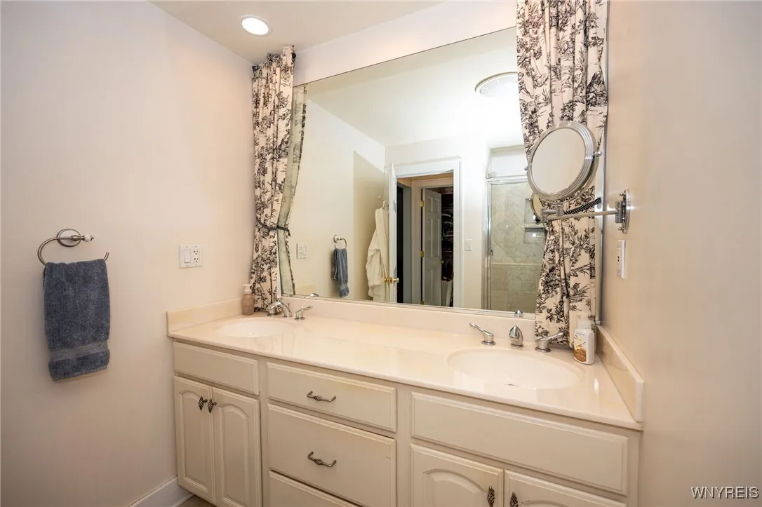 4344 Freeman Road, Orchard Park, New York 14127, Orchard Park, New York 14127, 5 Bedrooms Bedrooms, 12 Rooms Rooms,2 BathroomsBathrooms,Residential,Closed,4344 Freeman Road, Orchard Park, New York 14127,0,B1631349