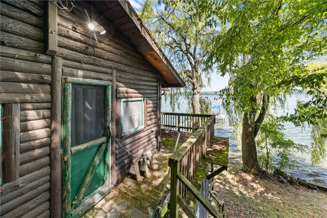 Lakefront Bunkhouse/Cottage