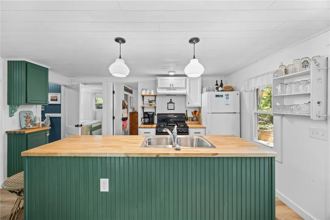 1695 Long Point Beach Road, Torrey, New York 14527, Torrey, New York 14527, 2 Bedrooms Bedrooms, 4 Rooms Rooms,1 BathroomBathrooms,Residential,Closed,1695 Long Point Beach Road, Torrey, New York 14527,0,R1630761