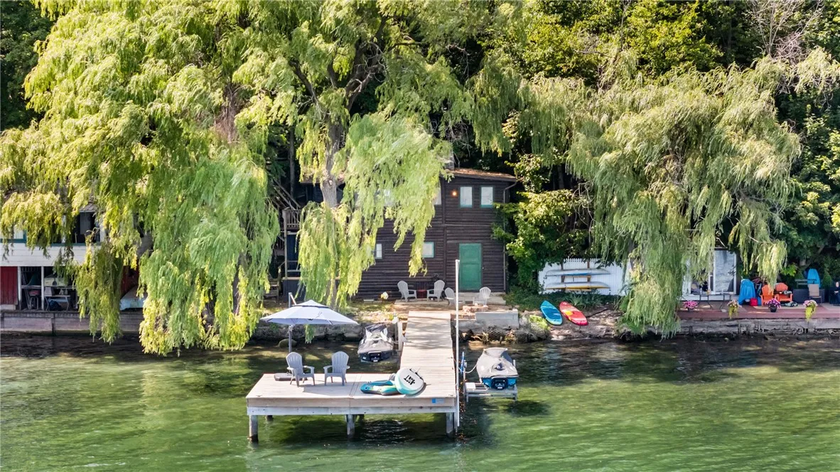Lakefront Bunkhouse/Cottage