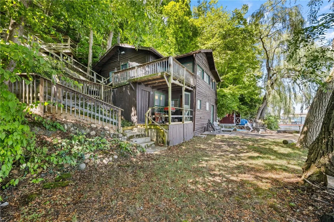 Lakefront Bunkhouse/Cottage