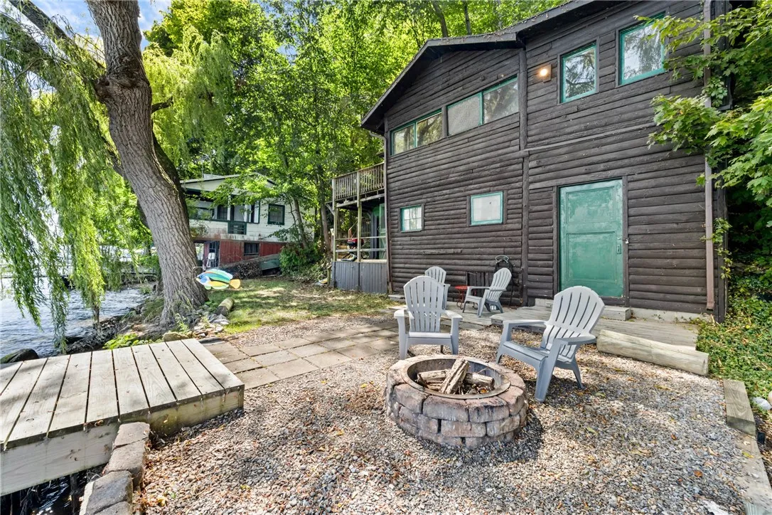 Lakefront Bunkhouse/Cottage