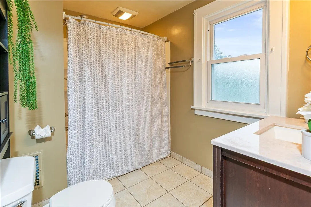 593 Laurelton Road, Irondequoit, New York 14609, Irondequoit, New York 14609, 3 Bedrooms Bedrooms, 8 Rooms Rooms,1 BathroomBathrooms,Residential,Closed,593 Laurelton Road, Irondequoit, New York 14609,0,R1632445