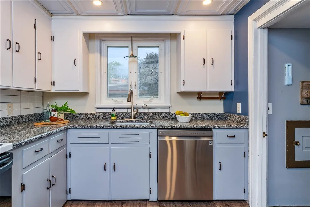 593 Laurelton Road, Irondequoit, New York 14609, Irondequoit, New York 14609, 3 Bedrooms Bedrooms, 8 Rooms Rooms,1 BathroomBathrooms,Residential,Closed,593 Laurelton Road, Irondequoit, New York 14609,0,R1632445