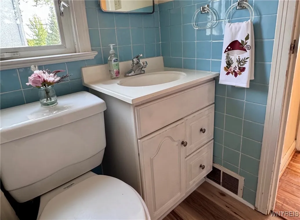 11 Cloverdale Road, Cheektowaga, New York 14225, Cheektowaga, New York 14225, 3 Bedrooms Bedrooms, 6 Rooms Rooms,1 BathroomBathrooms,Residential,Closed,11 Cloverdale Road, Cheektowaga, New York 14225,0,B1630992