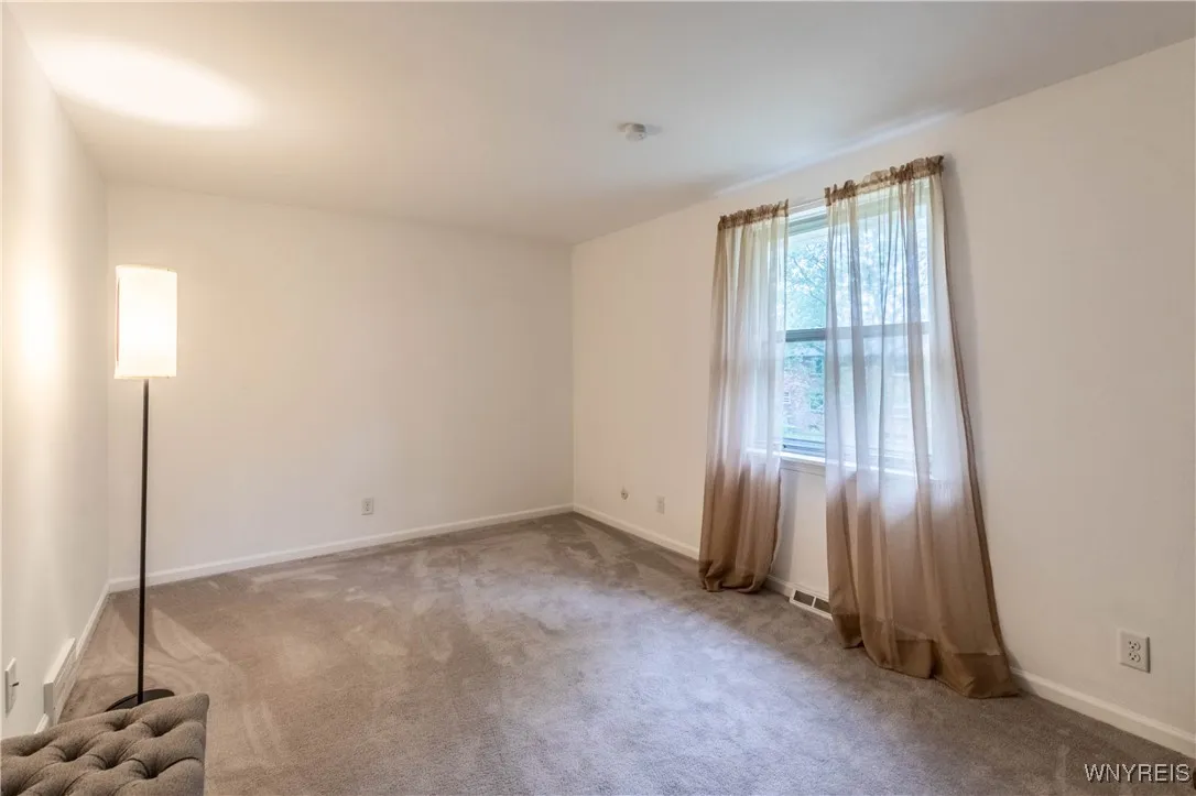 61 A Old Lyme Drive 2, Amherst, New York 14221, Amherst, New York 14221, 2 Bedrooms Bedrooms, 5 Rooms Rooms,1 BathroomBathrooms,Residential,Closed,61 A Old Lyme Drive 2, Amherst, New York 14221,0,B1631995