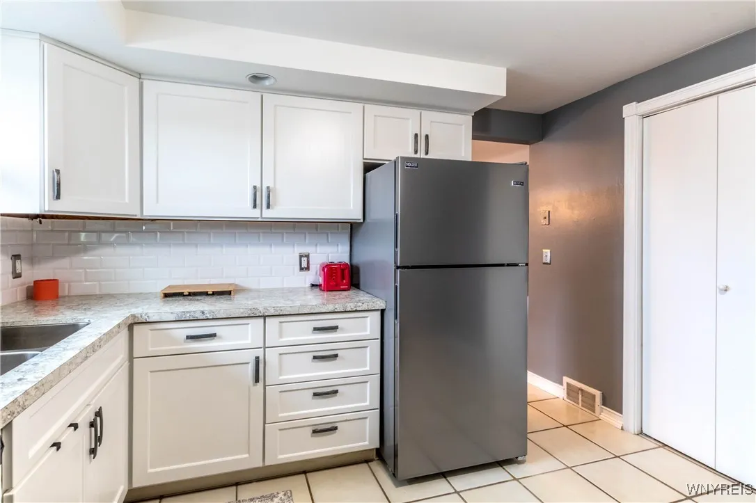 61 A Old Lyme Drive 2, Amherst, New York 14221, Amherst, New York 14221, 2 Bedrooms Bedrooms, 5 Rooms Rooms,1 BathroomBathrooms,Residential,Closed,61 A Old Lyme Drive 2, Amherst, New York 14221,0,B1631995