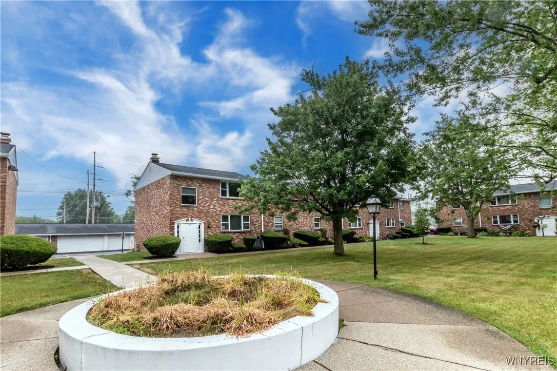 61 A Old Lyme Drive 2, Amherst, New York 14221, Amherst, New York 14221, 2 Bedrooms Bedrooms, 5 Rooms Rooms,1 BathroomBathrooms,Residential,Closed,61 A Old Lyme Drive 2, Amherst, New York 14221,0,B1631995