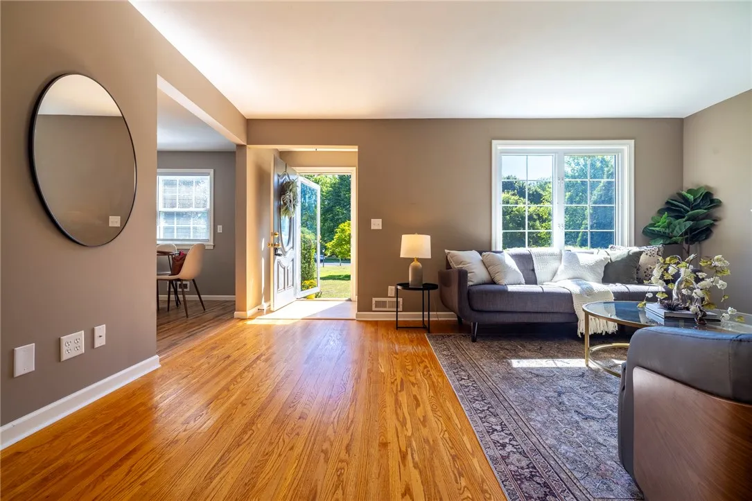 823 Chestnut Bnd, Webster, New York 14580, Webster, New York 14580, 4 Bedrooms Bedrooms, 6 Rooms Rooms,2 BathroomsBathrooms,Residential,Closed,823 Chestnut Bnd, Webster, New York 14580,0,R1631052